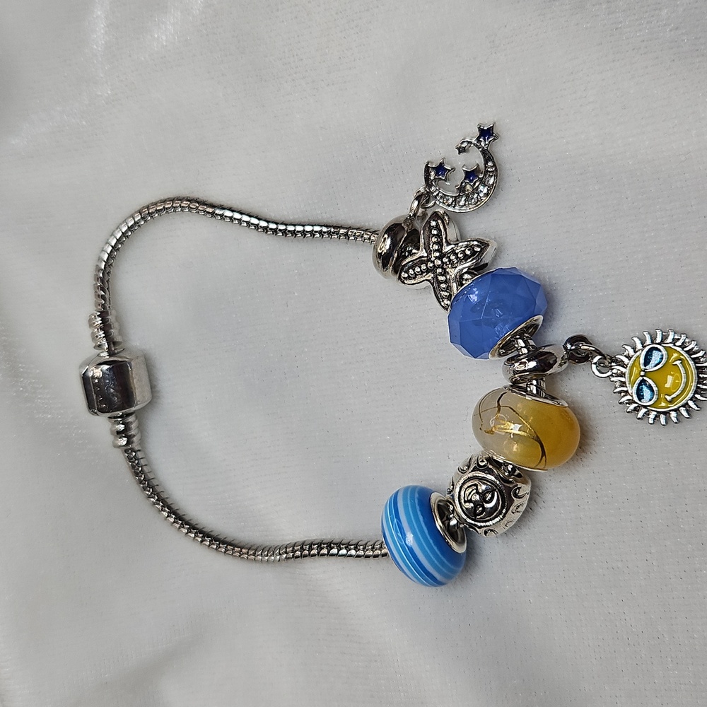 Ladies Charm Bracelet Sun Moon Stars Blue Beaded Charm Bracelet Silver Tone NWOT